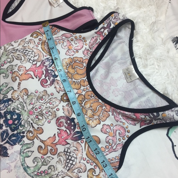 Absolutely beautiful work out top lot - Picture 5 of 8